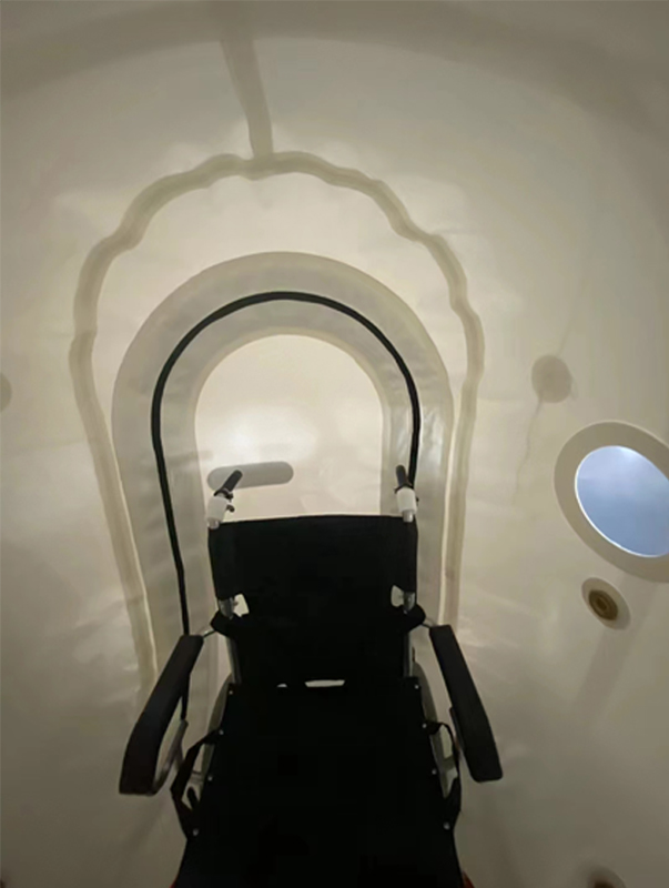 Soft hyperbaric oxygen chamber  for people in wheelchairs